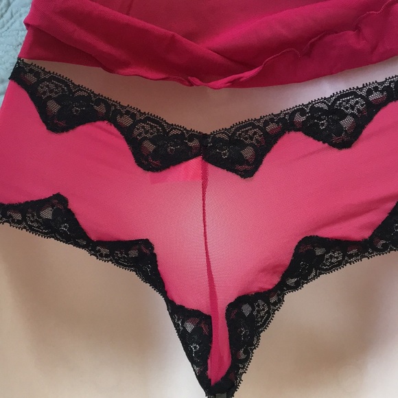 Hot pink camisole and panties set - Picture 4 of 5
